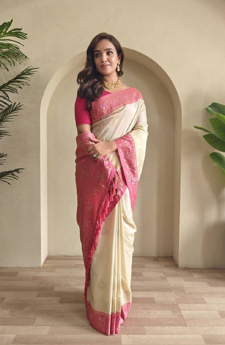 Cream dual tone silk weaving saree with unstitched blouse
