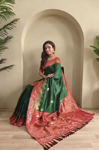 Green dual tone silk weaving saree with unstitched blouse