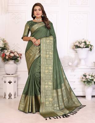 Green silk couple set kurta and saree with jacquard border 4