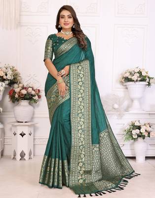 Teal green silk couple set kurta and saree with jacquard border 3