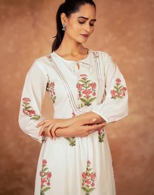 Off white pink floral hand block printed cotton kurta pant  set of 2 2