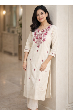 Off-White Embroidered Cotton Kurta & Pant Set 2