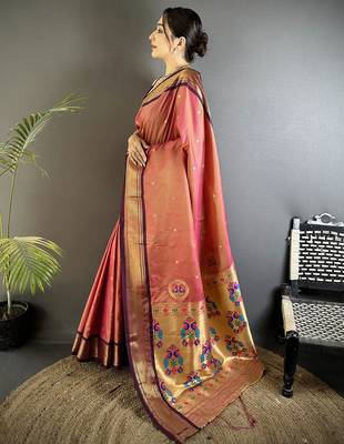 onion pink lichi silk blend peacock ethnic motifs zari woven paithani saree 2