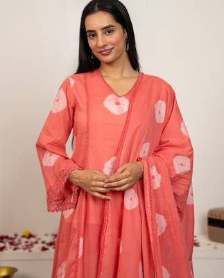 pink tie & dye cotton salwar kameez set with lace detailing 3