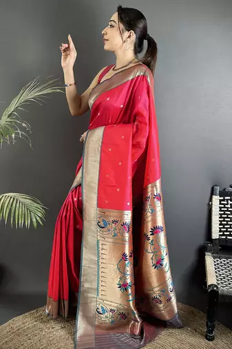 rani pink lichi silk blend peacock motifs zari weaving paithani saree