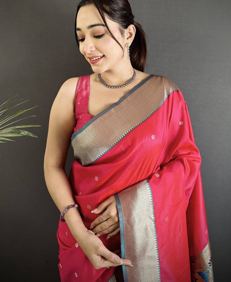 rani pink lichi silk blend peacock motifs zari weaving paithani saree