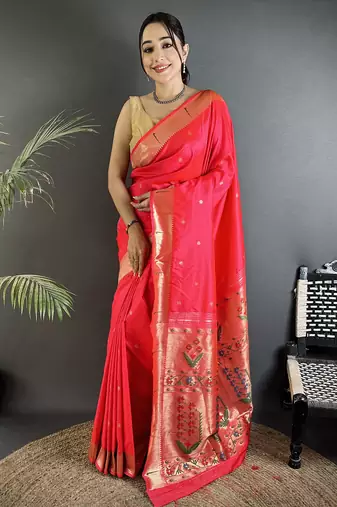rani pink lichi silk blend floral ikkat motifs zari weaving paithani saree