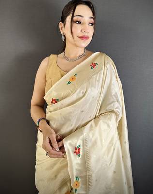 off-white lichi silk blend parrot & floral woven design zari weaving paithani saree 4