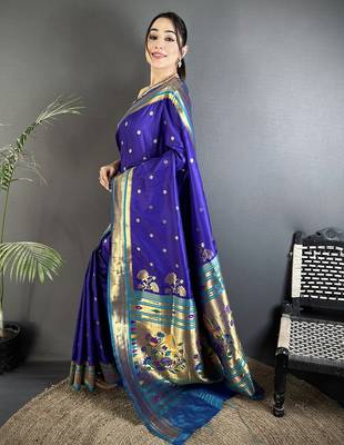 royal blue lichi silk blend floral motifs zari weaving paithani saree 2