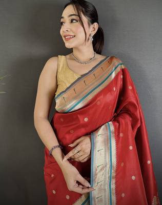 red lichi silk blend floral motifs zari weaving paithani saree 4