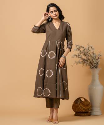 brown cotton suit set with tie & dye designs 5