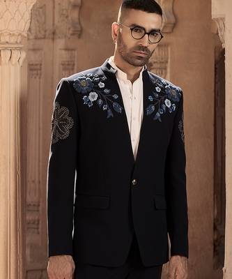 Blue embroidered linen bandhgala set 4