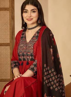 Maroon rayon calf length solid 3/4 sleeve v-neck flared kurta suit set 4