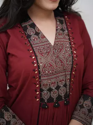 Maroon rayon calf length solid 3/4 sleeve v-neck flared kurta suit set 2