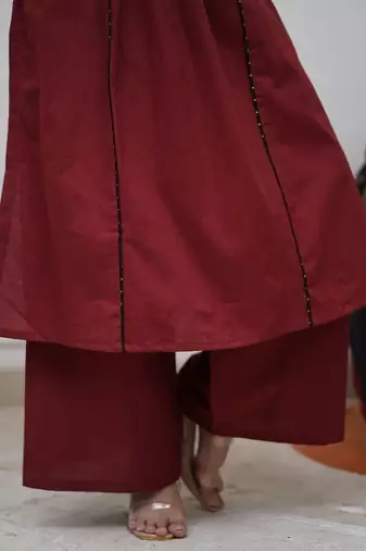Maroon rayon calf length solid 3/4 sleeve v-neck flared kurta suit set