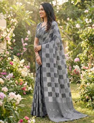Women grey & black checkered linen blend saree with floral pallu 2