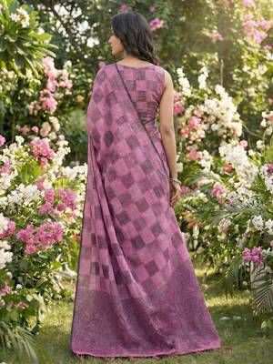 Women purple & pink checkered linen blend saree with floral pallu 3