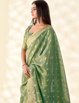 green woven banarasi tissue silk blend saree 4