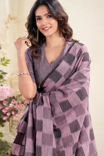 Women mauve purple checked linen saree with floral pallu