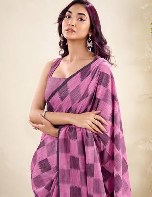 Women pink & purple checked linen saree with floral pallu 3