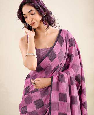 Women pink & purple checked linen saree with floral pallu 4