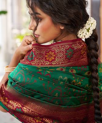 Emerald green banarasi silk blend saree with maroon border & gold zari weaving 5