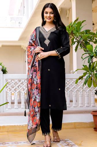 Black viscose chanderi embroidered kurta set