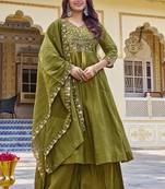 Women Floral Embroidered Empire Thread Work Mull Chanderi  Kurta Pant With Dupatta