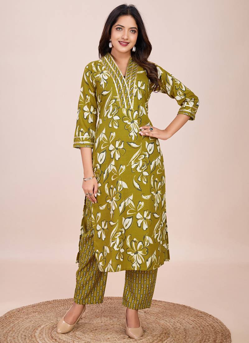 Mahendi printed cotton blend kurta pant set