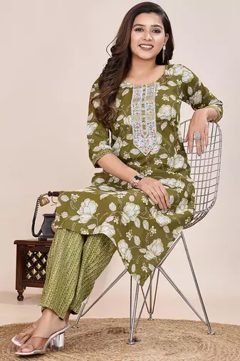 Mahendi printed cotton blend kurta pant set