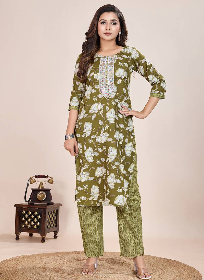 Mahendi printed cotton blend kurta pant set