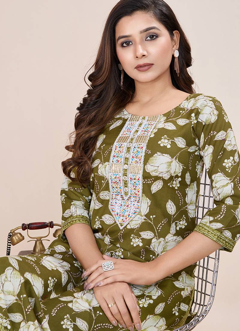 Mahendi printed cotton blend kurta pant set