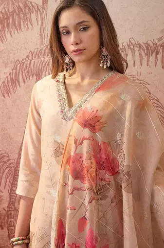 Women chanderi printed beige kruta set