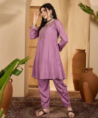 Women chinon silk blend embroidered purple kruta set 1