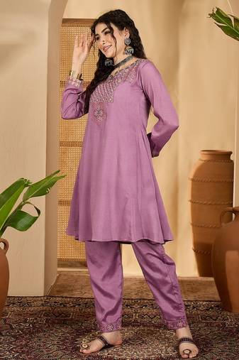 Women chinon silk embroidered purple kruta set