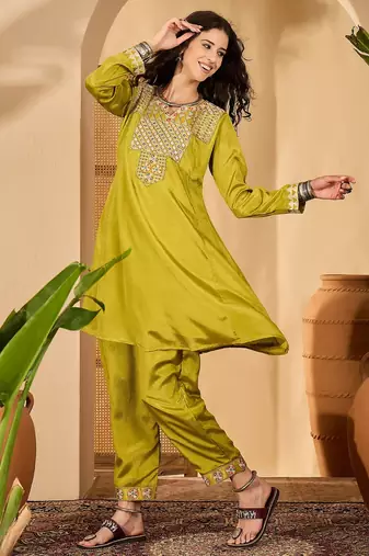 Women chinon silk embroidered green kruta set