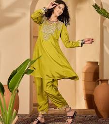 Women chinon silk embroidered green kruta set
