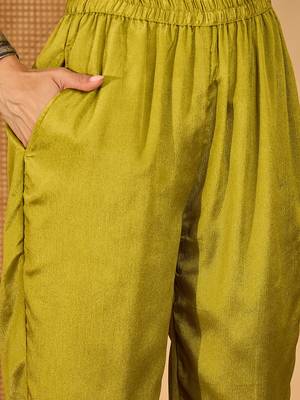 Women chinon silk blend embroidered green kruta set 3
