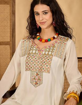 Women chinon silk blend embroidered cream kruta set 2