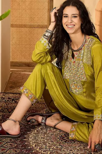 Women chinon silk embroidered green kruta set