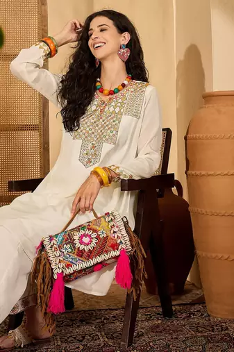 Women chinon silk embroidered cream kruta set