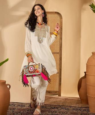 Women chinon silk blend embroidered cream kruta set 5