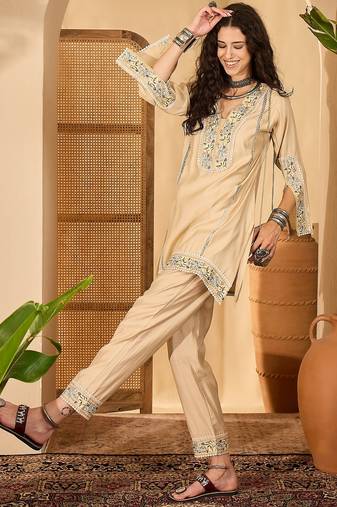 Women roman silk embroidered beige kruta set