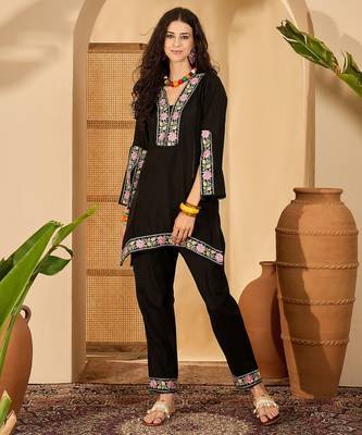 Women roman silk blend embroidered black kruta set 1