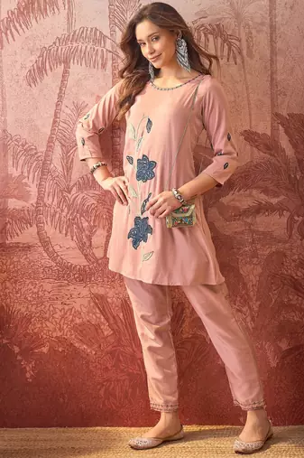 Women roman silk embroidery pink kruta set