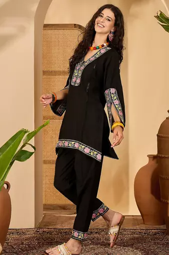 Women roman silk embroidered black kruta set