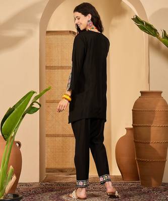 Women roman silk blend embroidered black kruta set 4