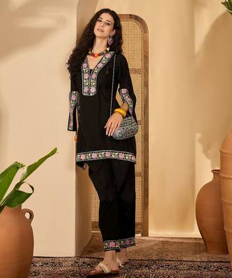 Women roman silk blend embroidered black kruta set 5