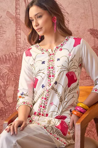 Women roman silk embroidery off white kruta set