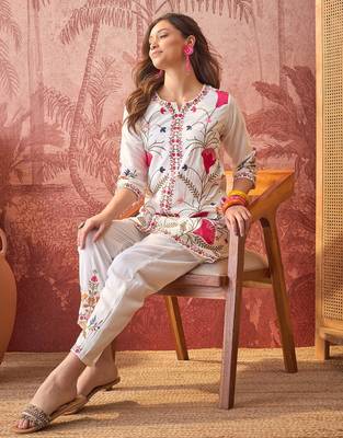 Women roman silk blend embroidery off white kruta set 3